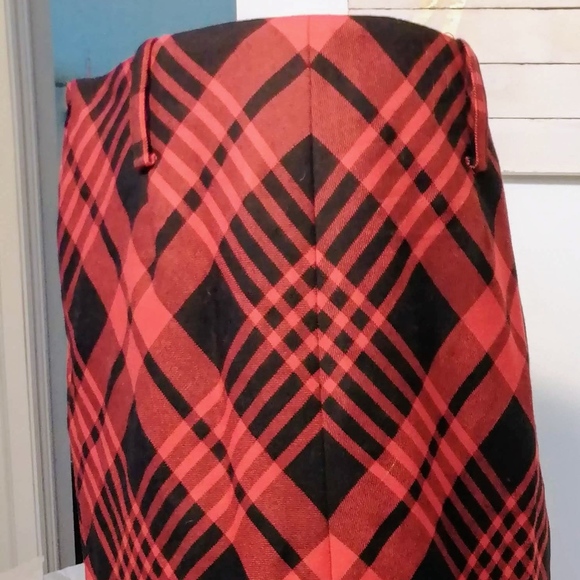 Ladies size 8 Anne Klein red tartan plaid skirt - Picture 3 of 4
